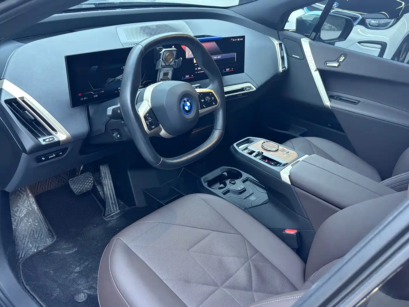 BMW iX 2022 xDrive40 фото 9