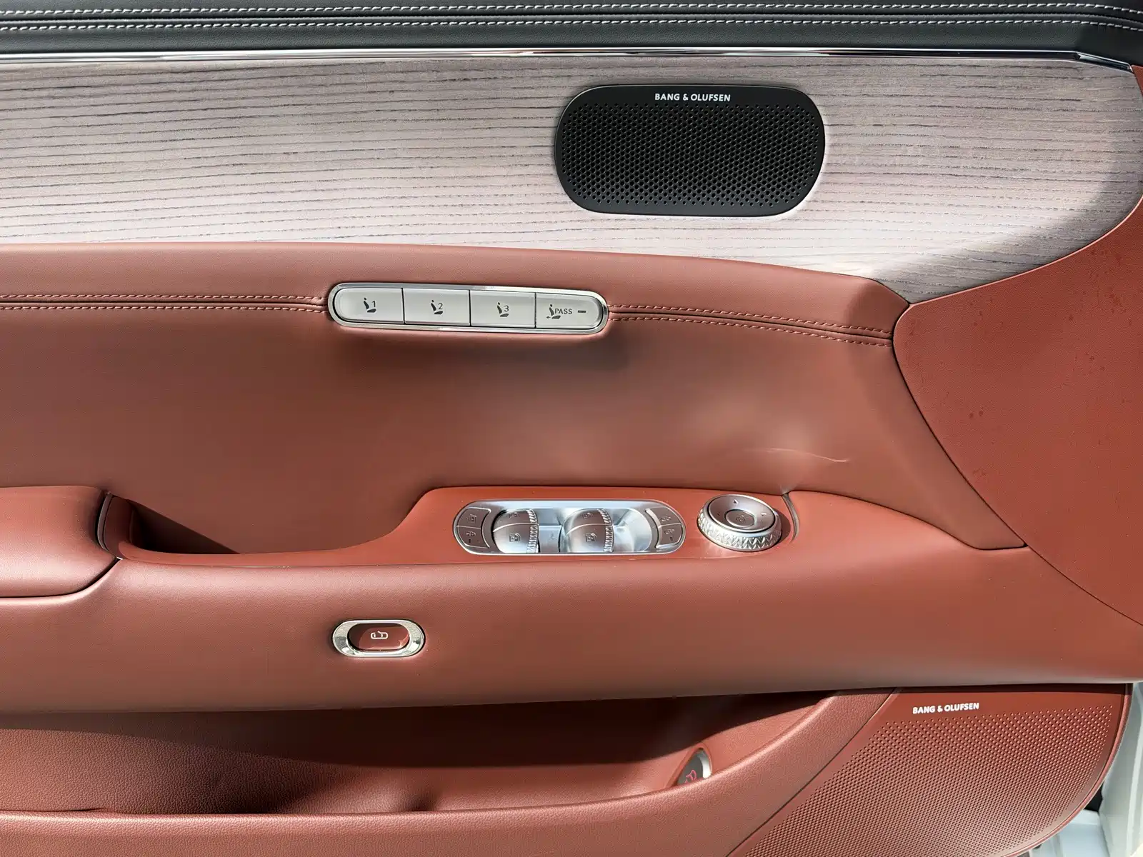 صورة 17 - Genesis G90