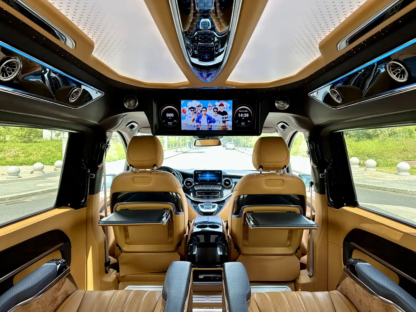 Mercedes-Benz V-Class 2022 V 260 L Long Wheelbase Luxury Edition фото 20