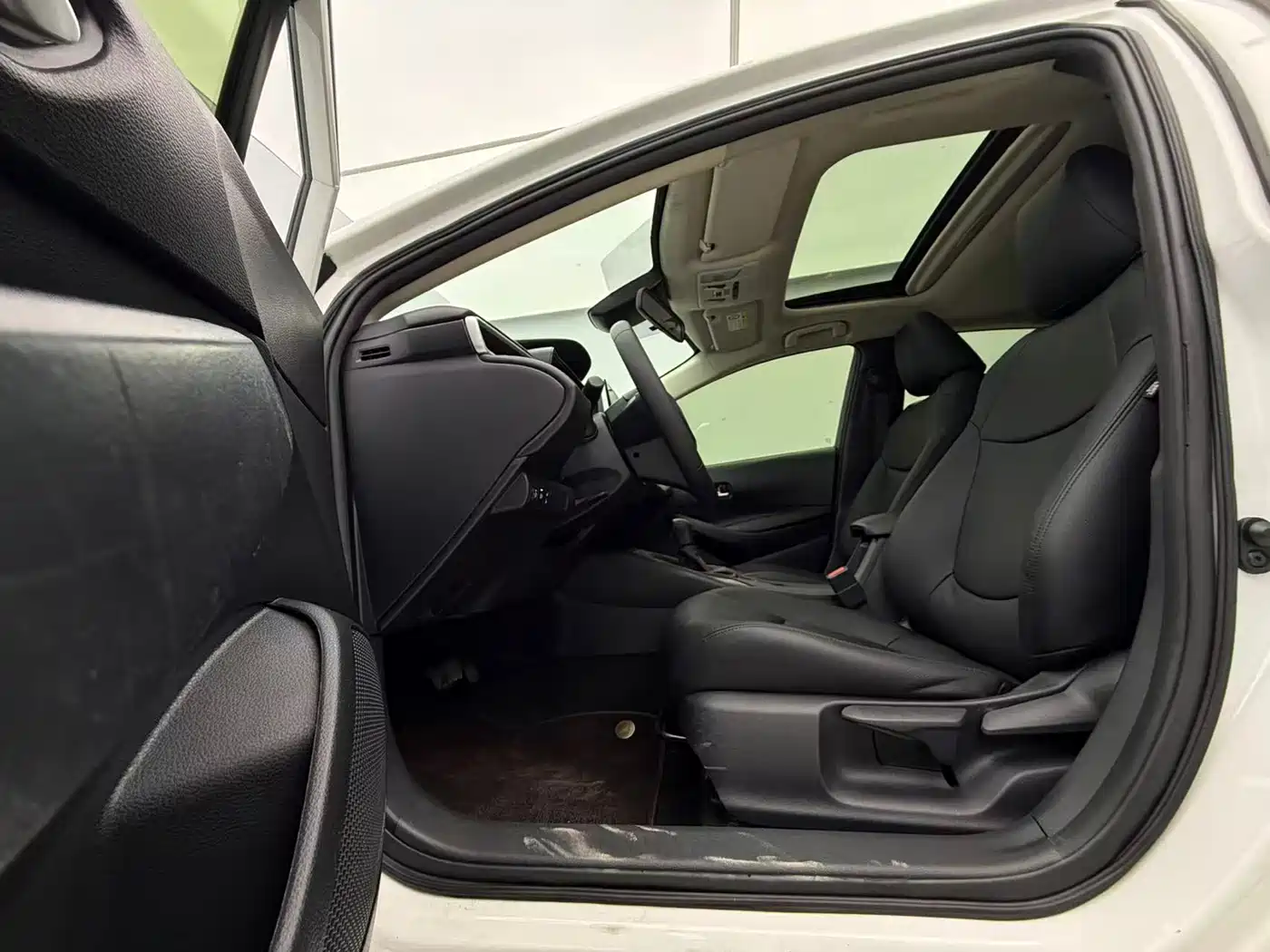 Toyota Corolla 2021 1.2T S-CVT Elite PLUS Edition фото 15