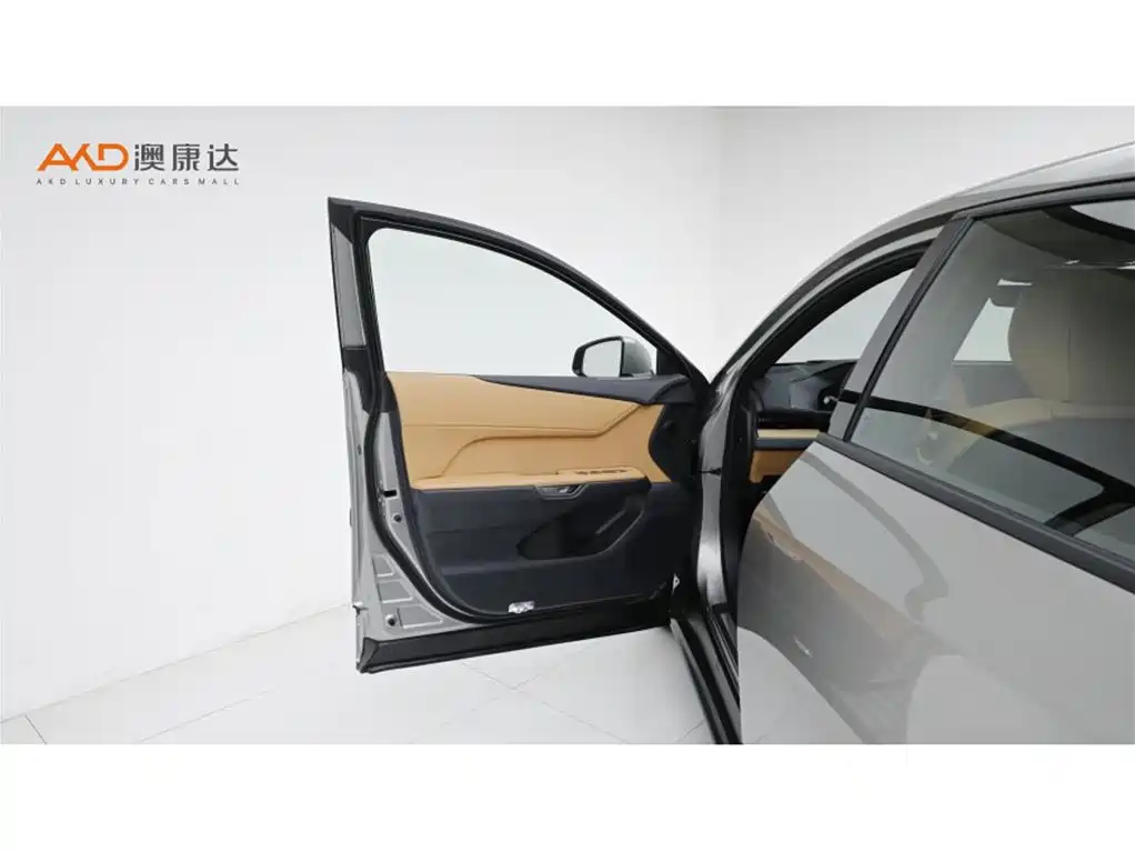 Lexus ES 2026 2025 Model 300h Base Version
