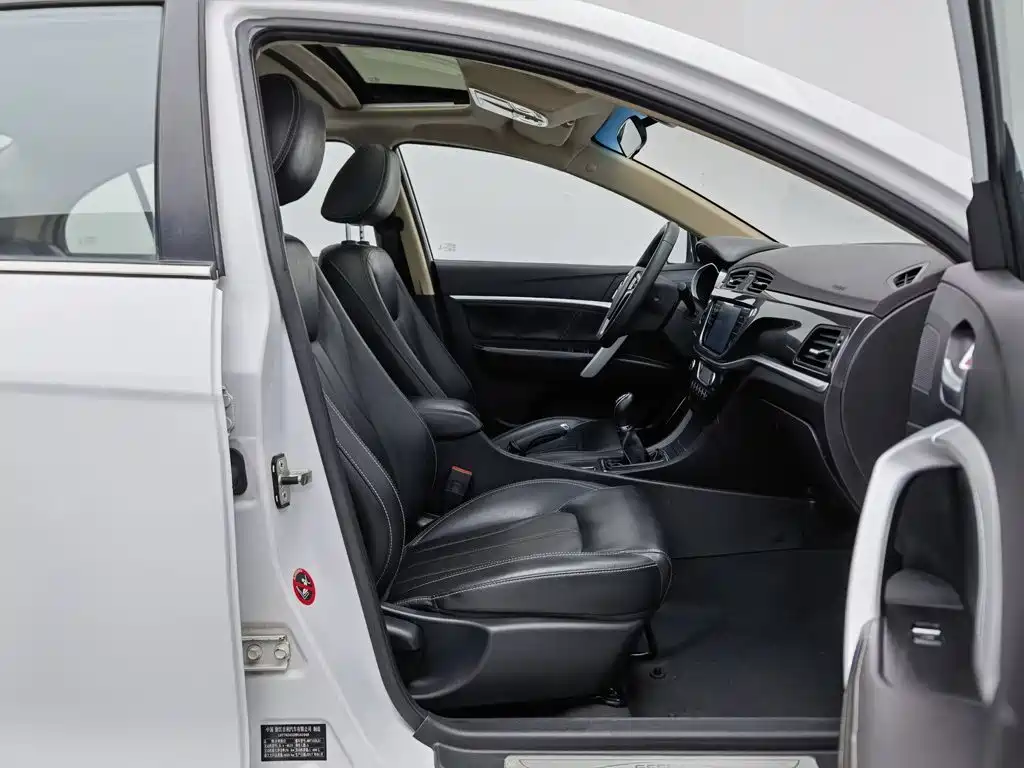 Фото 23 - Geely Emgrand
