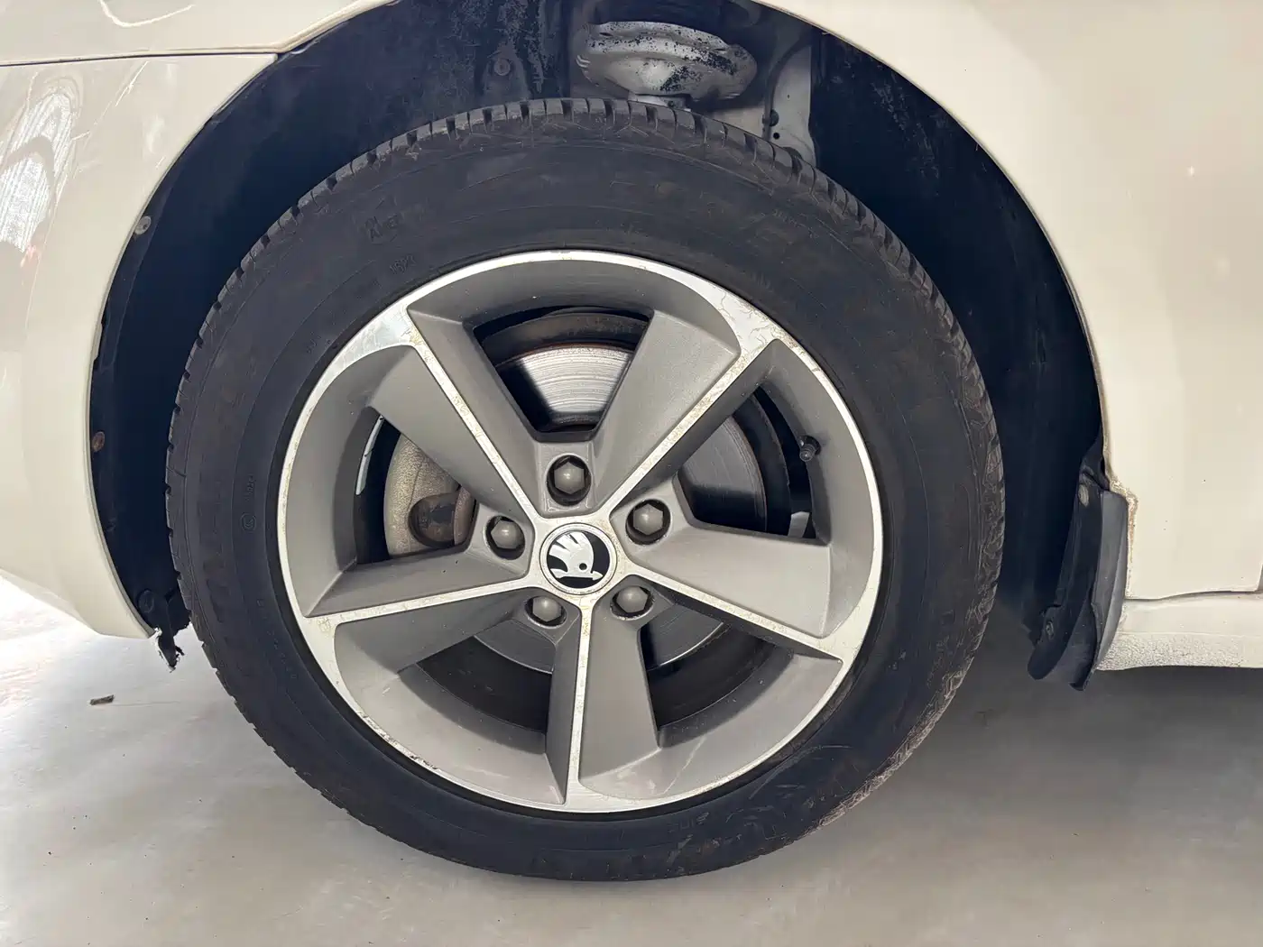 Škoda Octavia 2016 1.6L Automatic Smart Edition фото 11