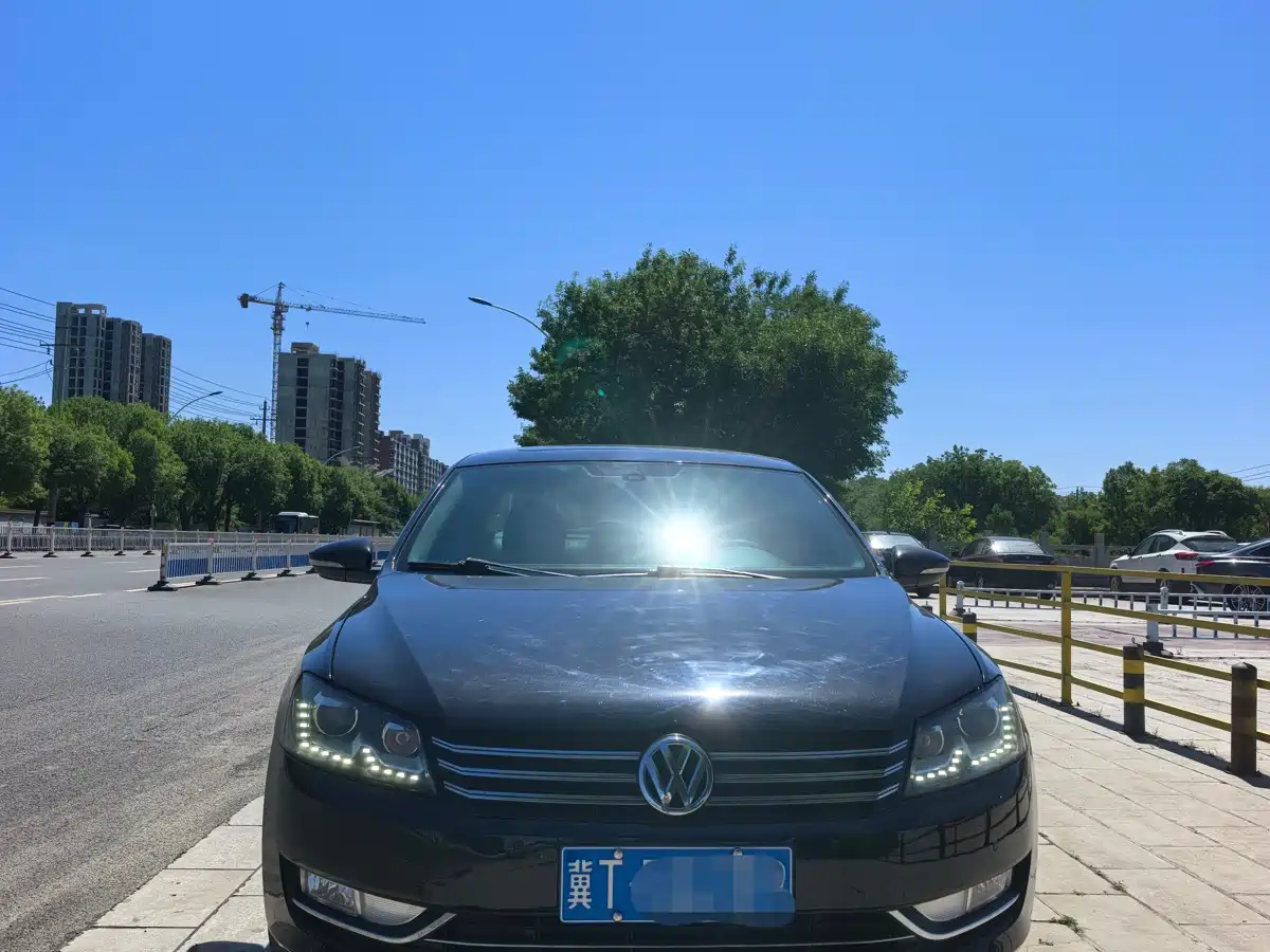 Volkswagen Passat 2015 1.8TSI DSG Prestige Edition фото 2
