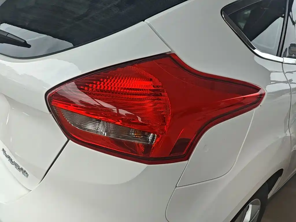 Фото 8 - Ford Focus