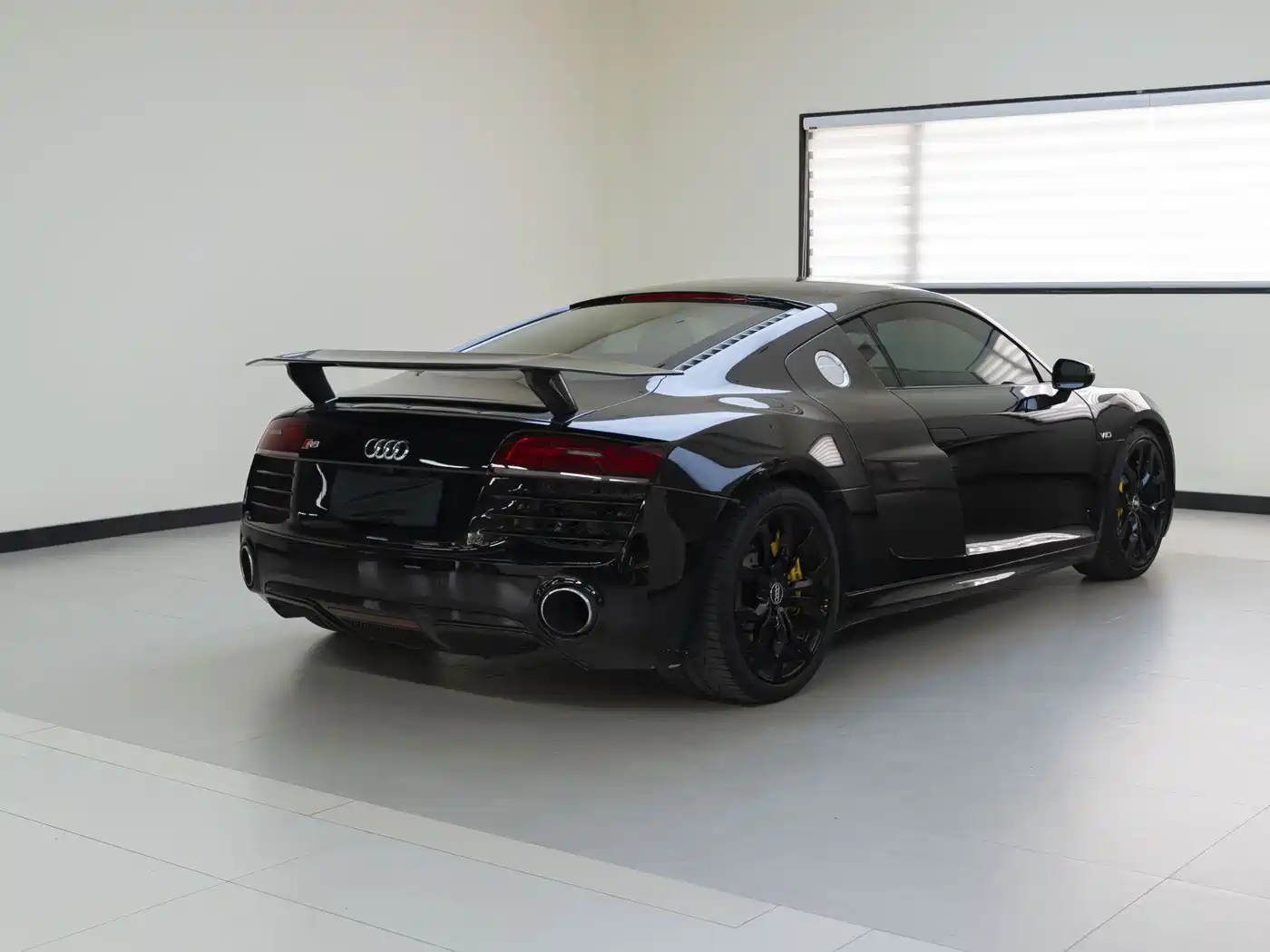 Audi R8 2014 5.2 FSI quattro фото 4