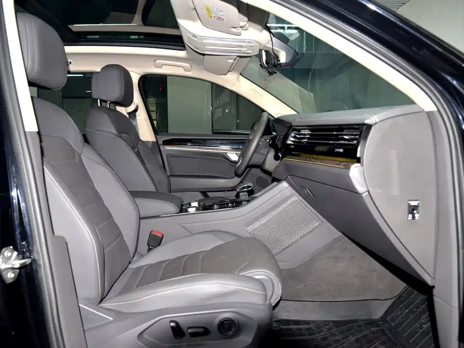 Фото 21 - Volkswagen Touareg