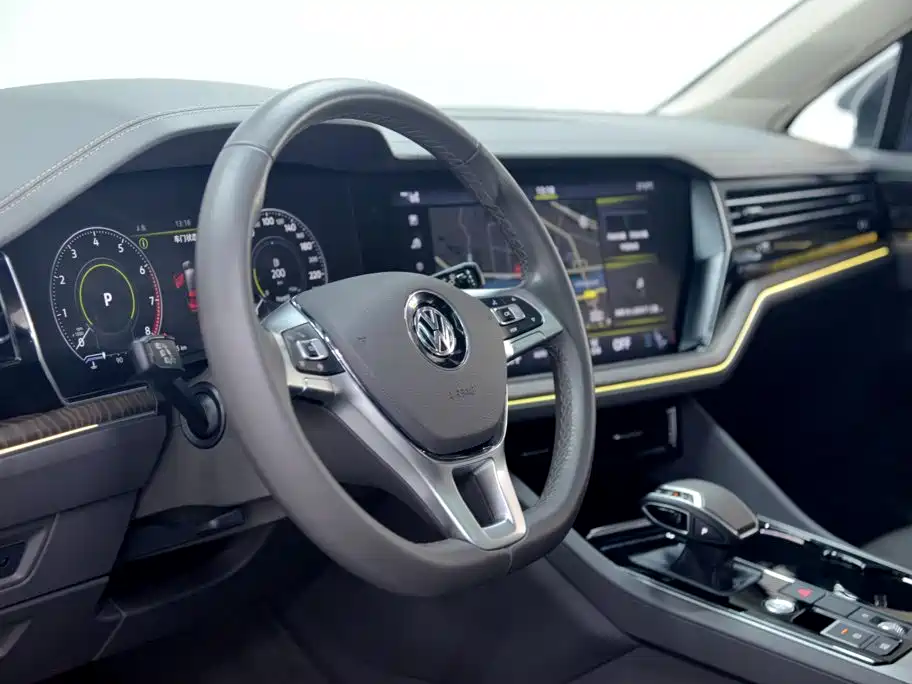 Фото 6 - Volkswagen Touareg