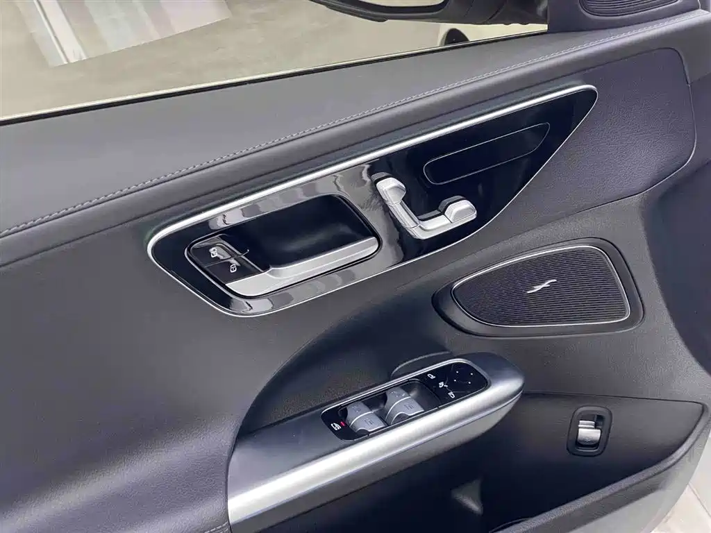 Mercedes-Benz C-Class 2024 C 260 L Sport фото 5