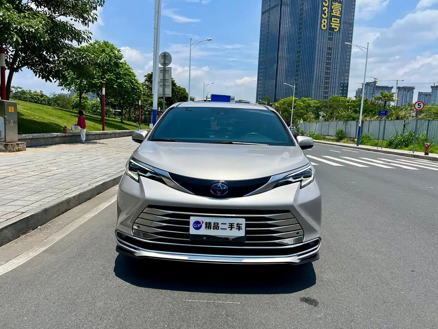 Toyota Sienna 2021 2.5L Hybrid Ultimate Edition фото 24