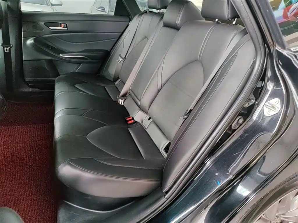 Toyota Avalon 2019 Hybrid 2.5L Luxury Edition China VI фото 17