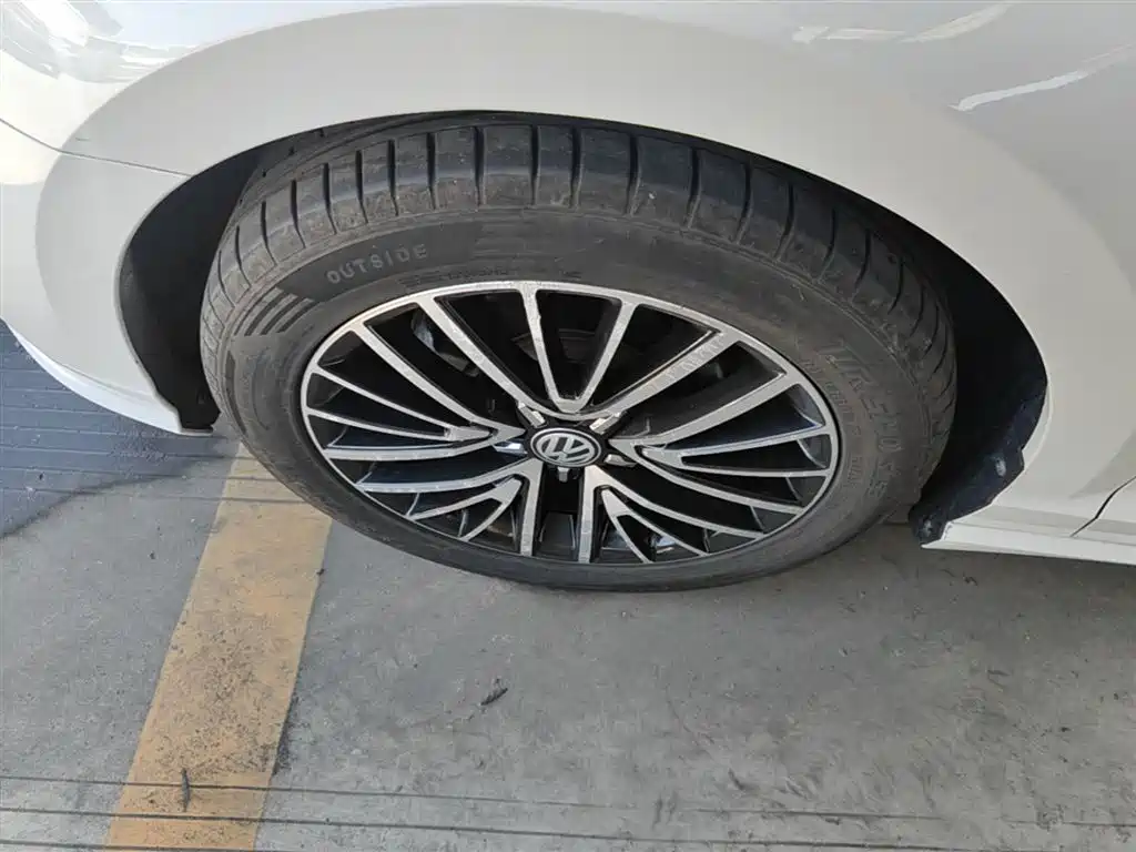 Volkswagen Lamando 2019 280TSI DSG Luxury Edition China VI фото 23