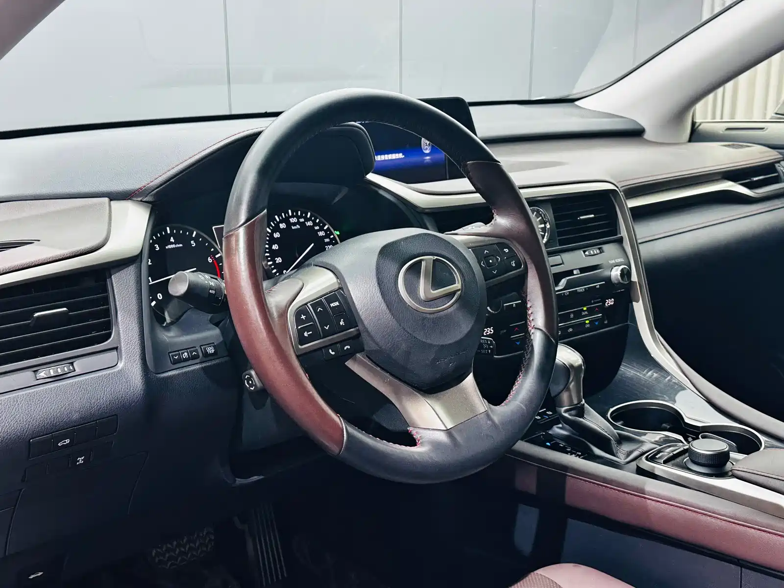 Фото 9 - Lexus RX