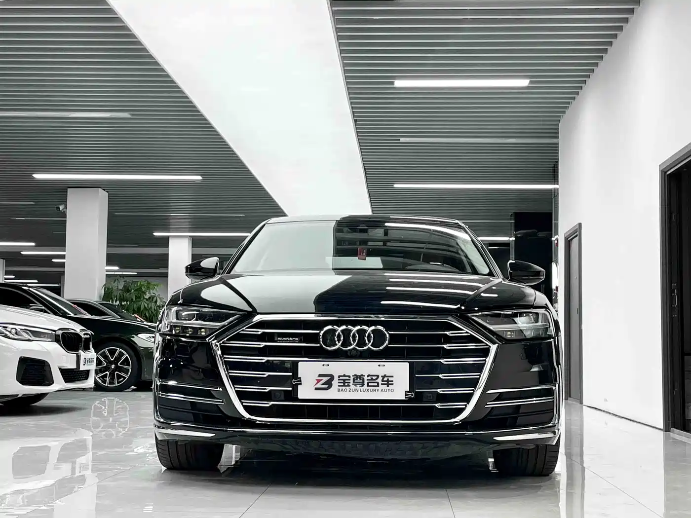 Photo 2 - Audi A8