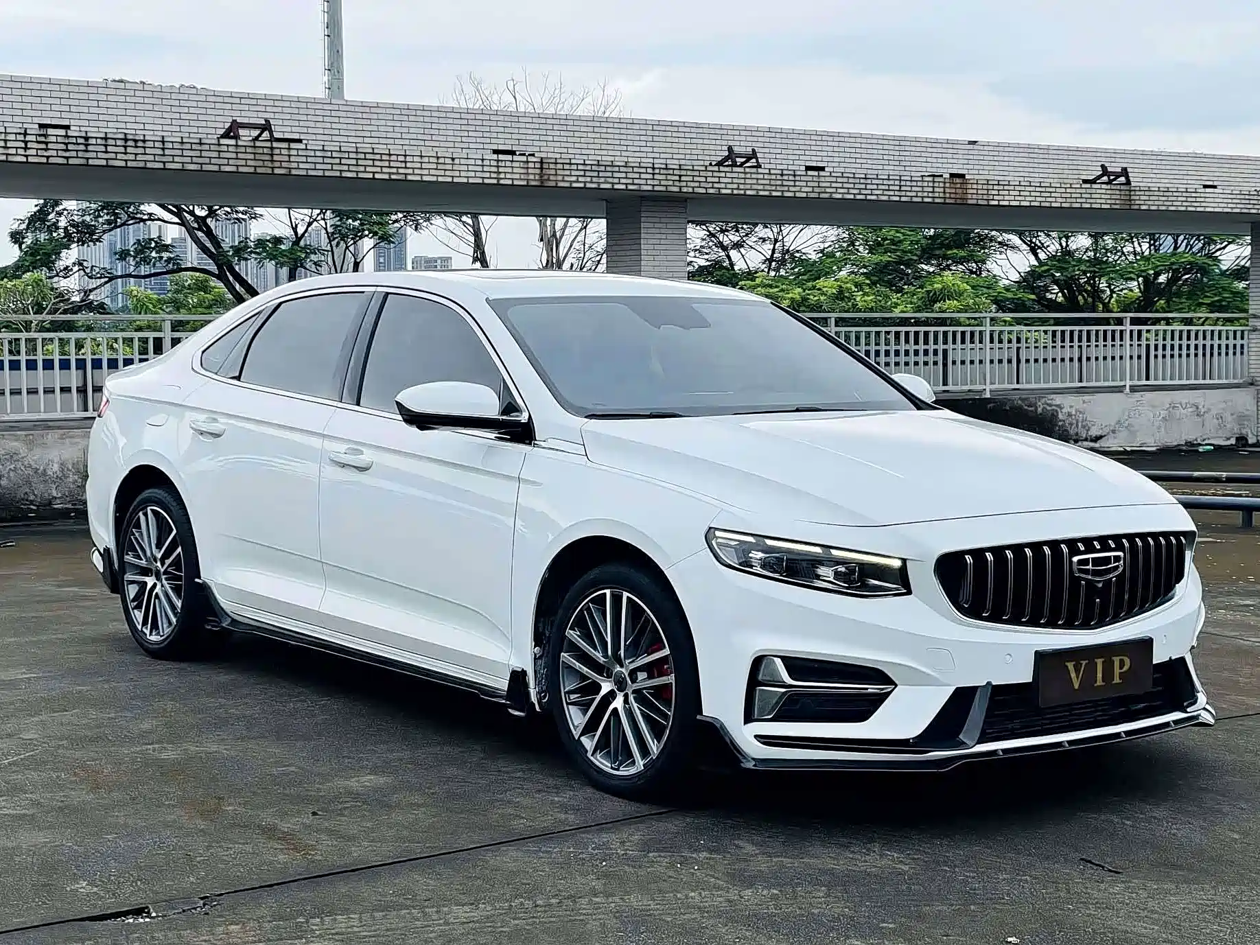 Фото 3 - Geely Preface