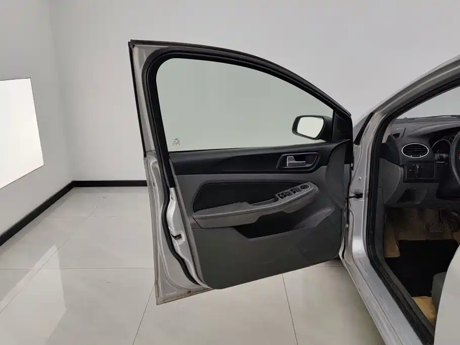 Ford Focus 2013 2013 Hatchback Classic 1.8L Automatic Base