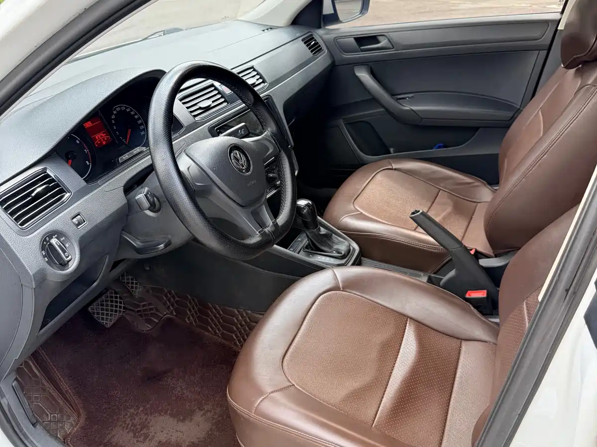 VOLKSWAGEN SANTANA