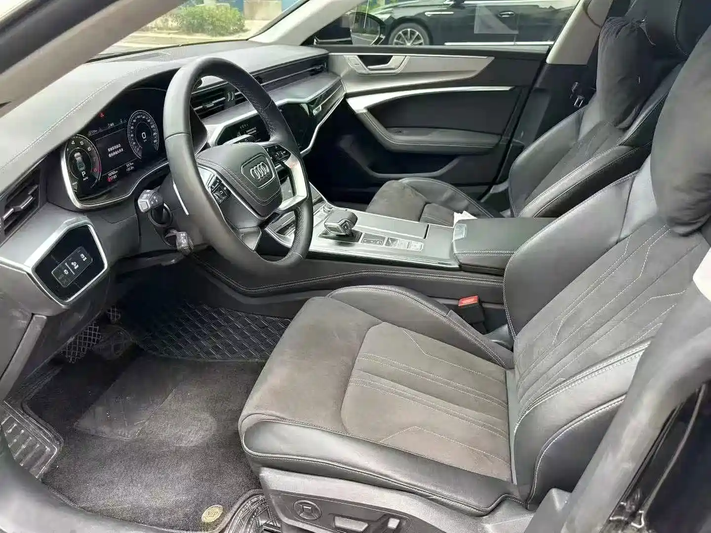 Photo 4 - Audi A7L