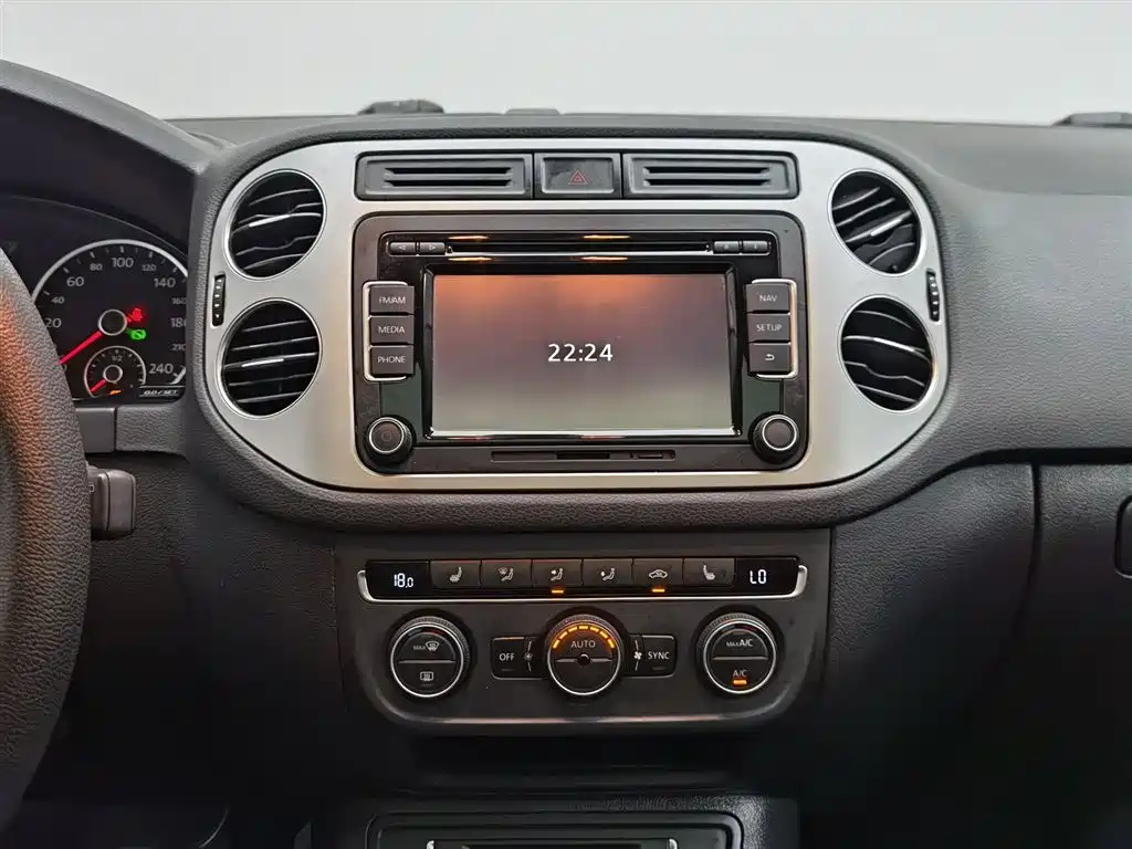 Volkswagen Tiguan 2015 2.0TSI Automatic 4WD Luxury фото 12
