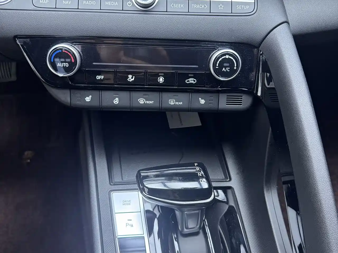 Photo 10 - Hyundai Elantra