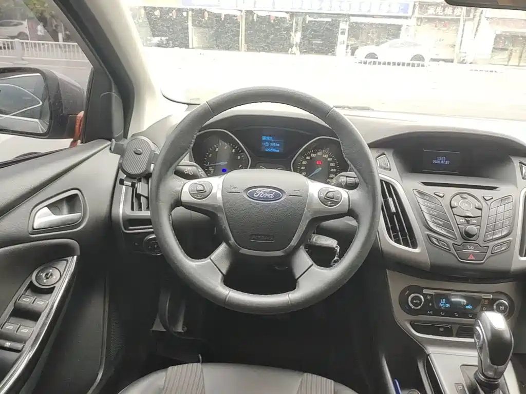 Фото 11 - Ford Focus