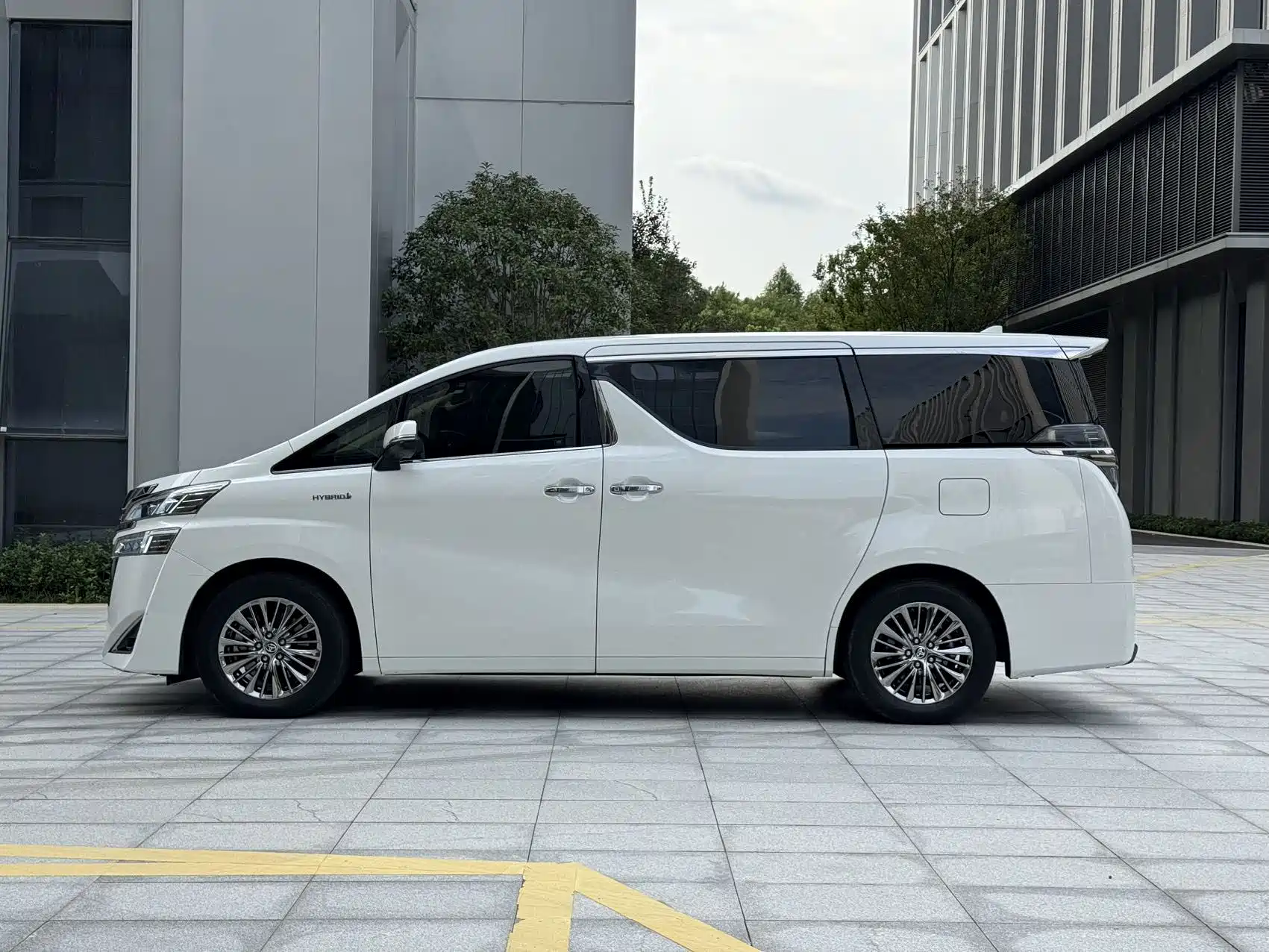 Фото 7 - Toyota Vellfire