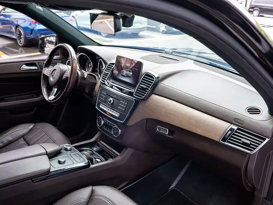 Mercedes-Benz GLE 2018 GLE 400 4MATIC Ultimate Edition фото 13