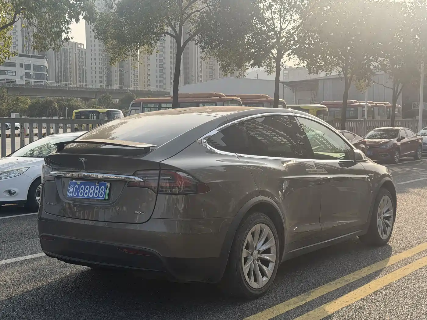 TESLA MODEL X
