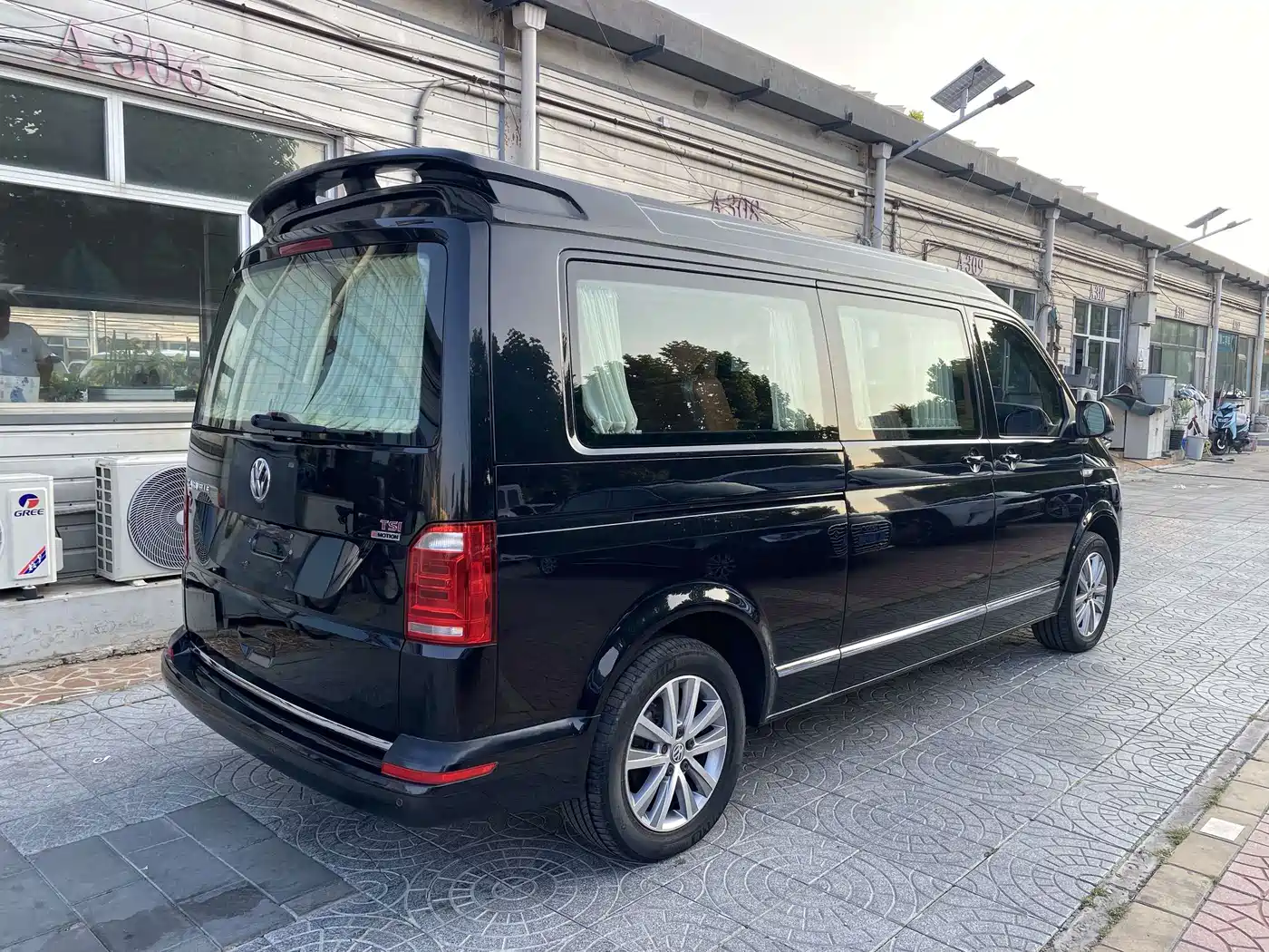 Volkswagen Caravelle 2017 2017 2.0TSI 4WD Luxury 7-Seater