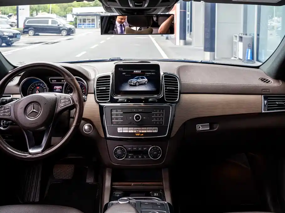 Mercedes-Benz GLE 2018 GLE 400 4MATIC Ultimate Edition фото 15