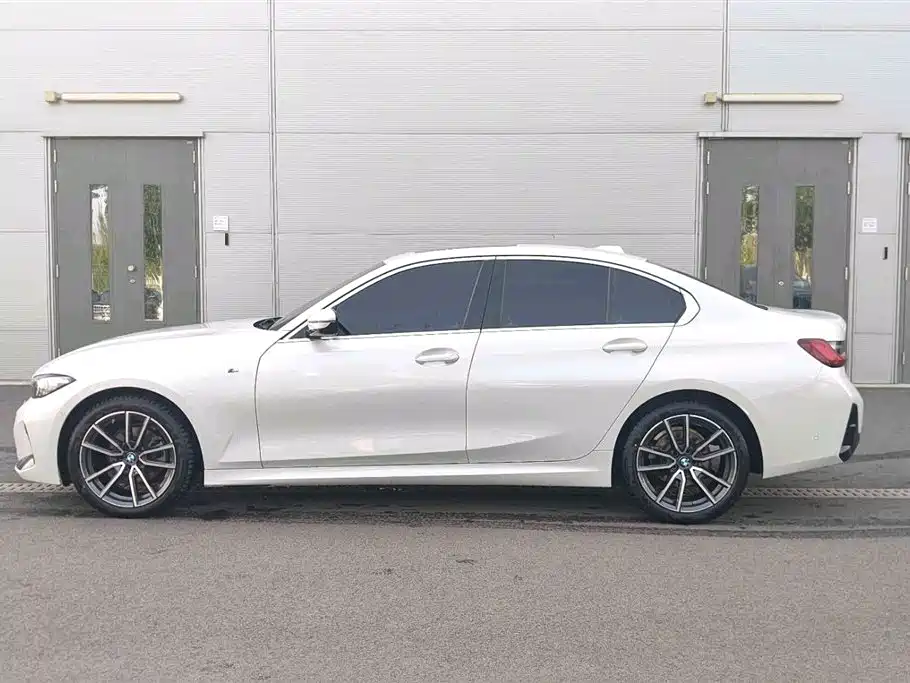 BMW 3 Series 2025 325i M Sport Package фото 4