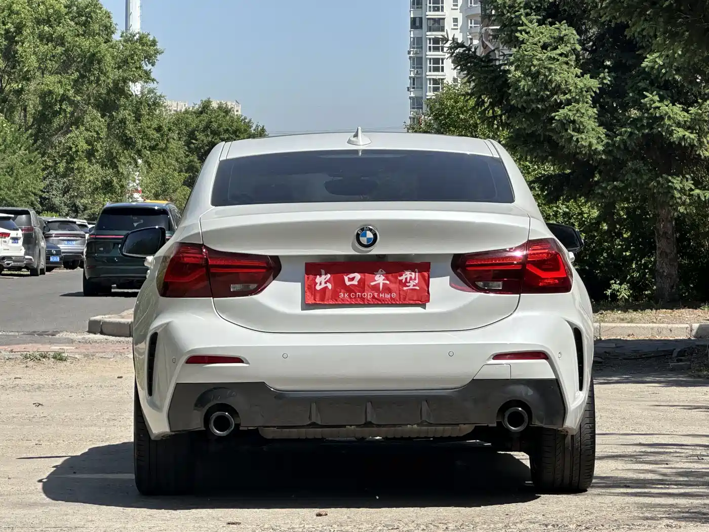 BMW 1 Series 2023 120i M Sport Shadow Edition фото 3
