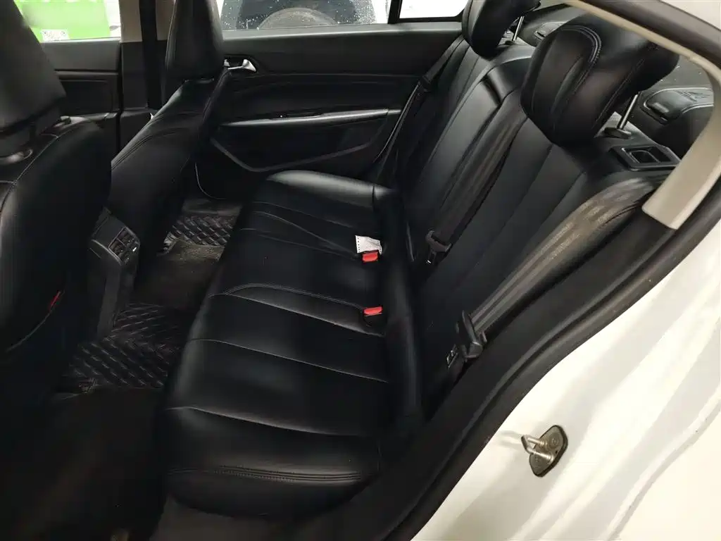 Peugeot 408 2015 Model 1.2T Automatic Luxury Edition фото 13