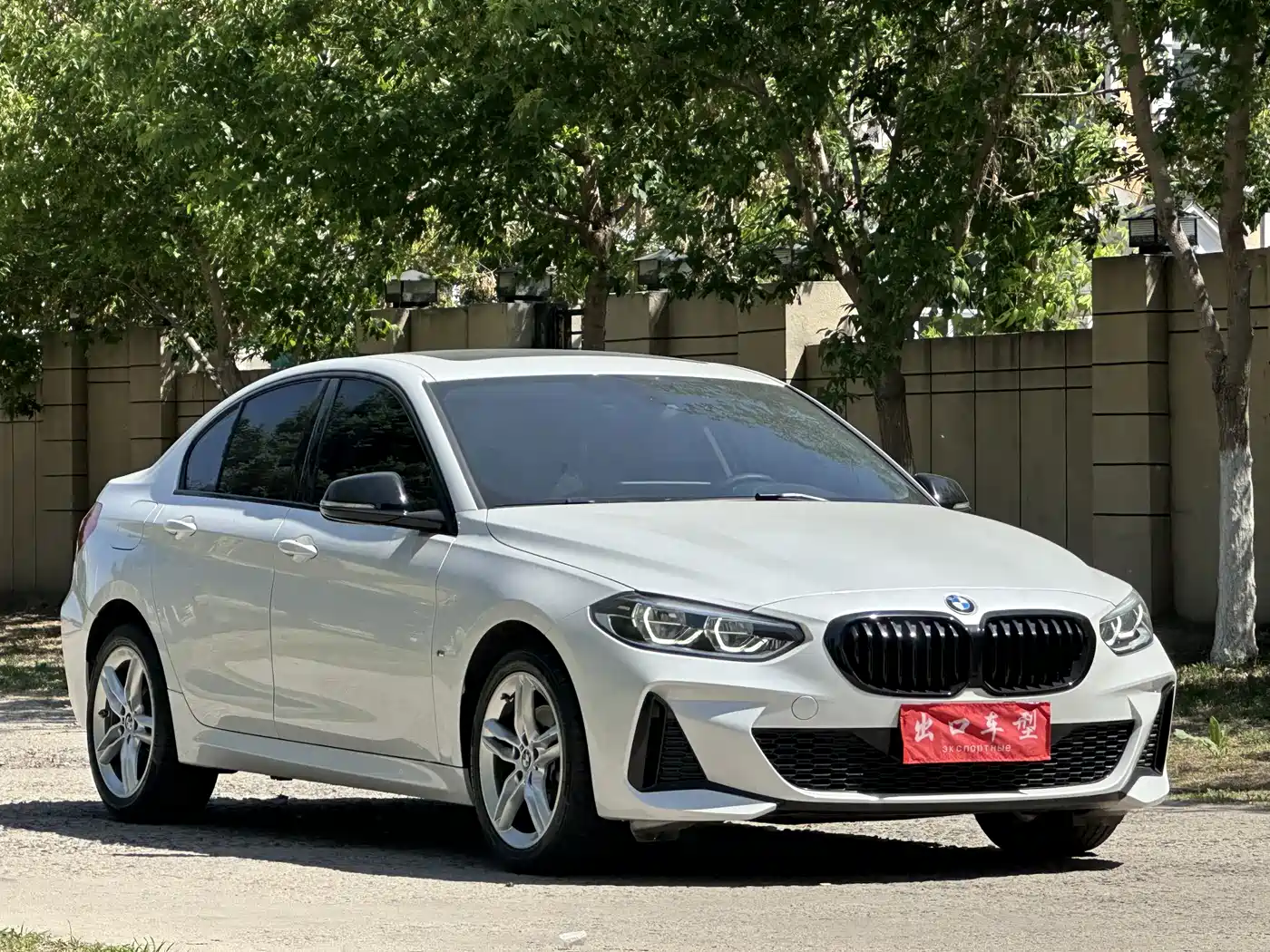 BMW 1 Series 2023 120i M Sport Shadow Edition фото 4