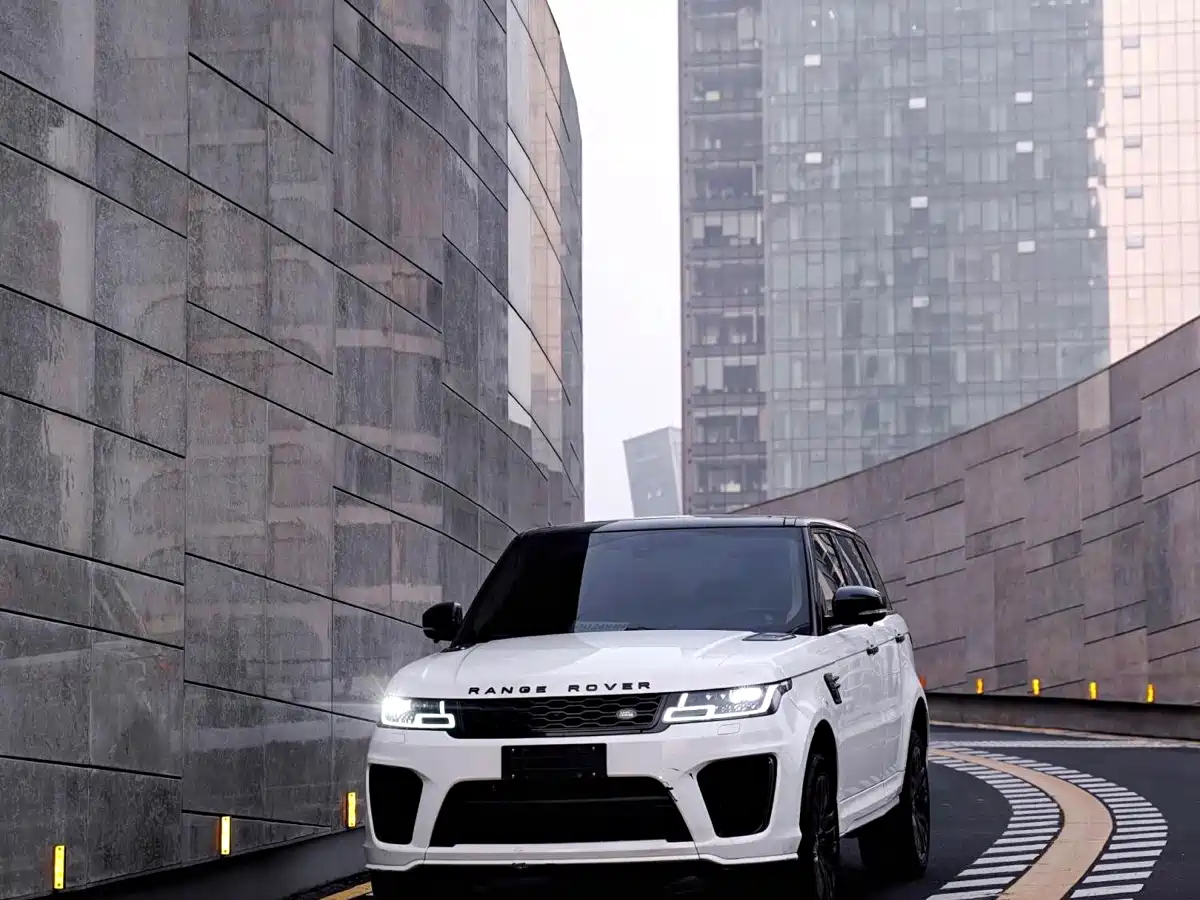 Land Rover Range Rover Sport 2014 3.0 SC V6 HSE DYNAMIC фото 3