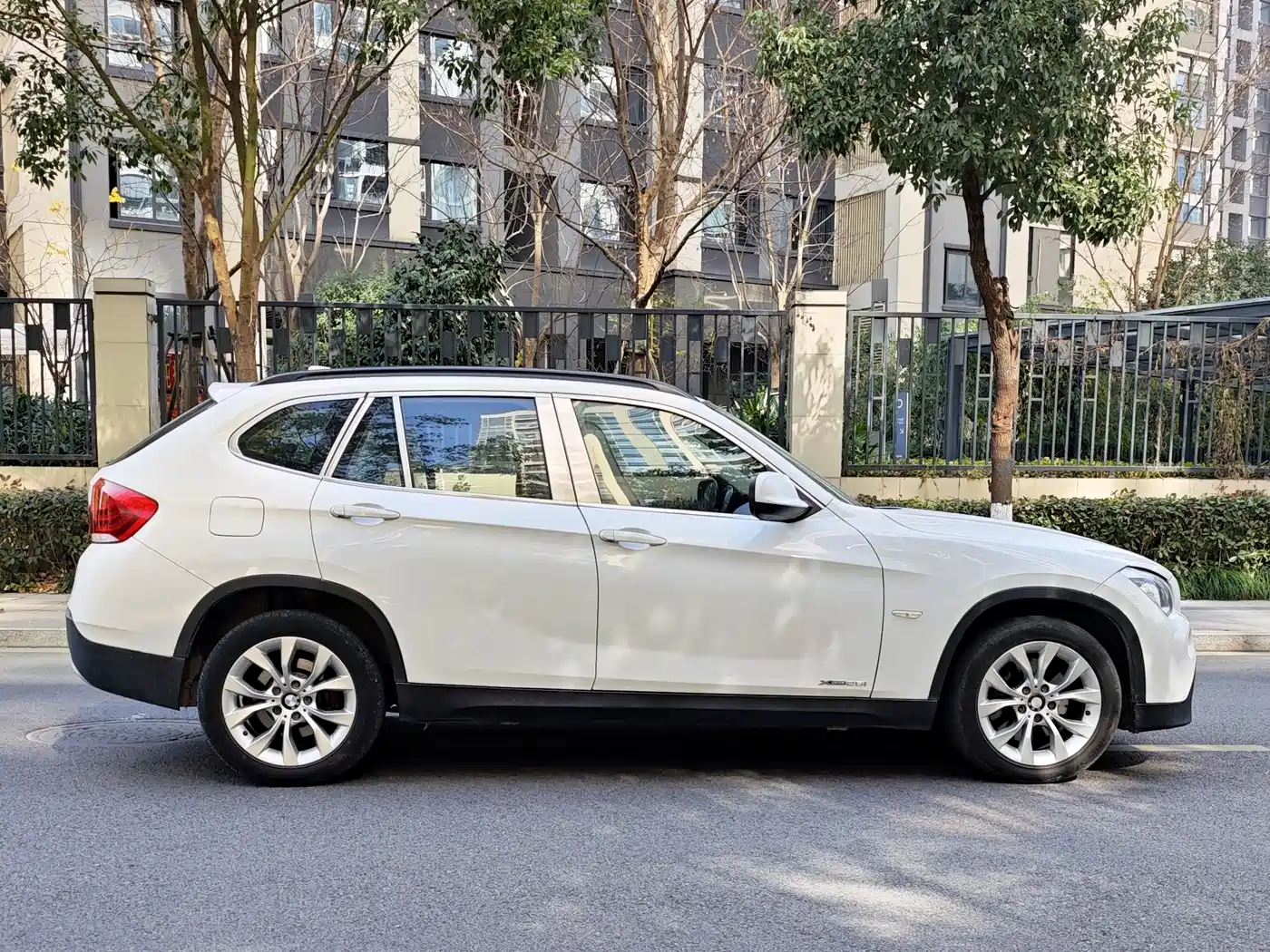 BMW X1 (Import) 2010 xDrive25i фото 5