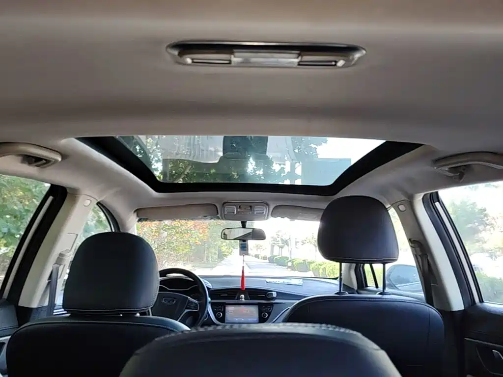 Photo 18 - Geely Emgrand GS