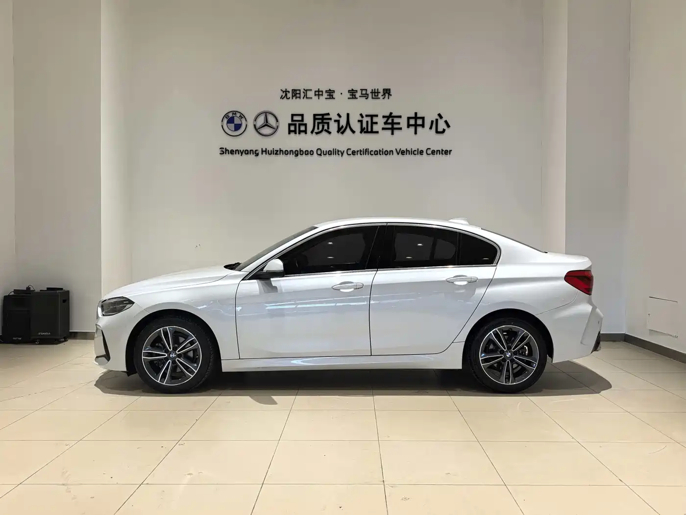 BMW 1 Series 2023 120i M Sport фото 9