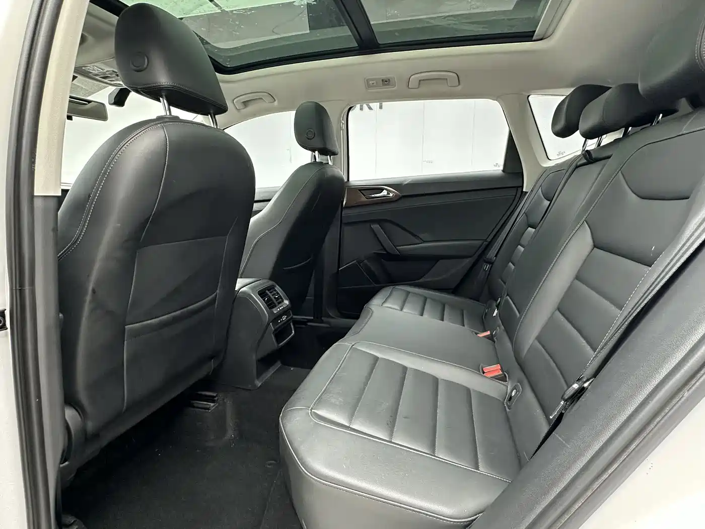 Volkswagen Tharu 2021 Model 280TSI 2WD Comfort Edition фото 8
