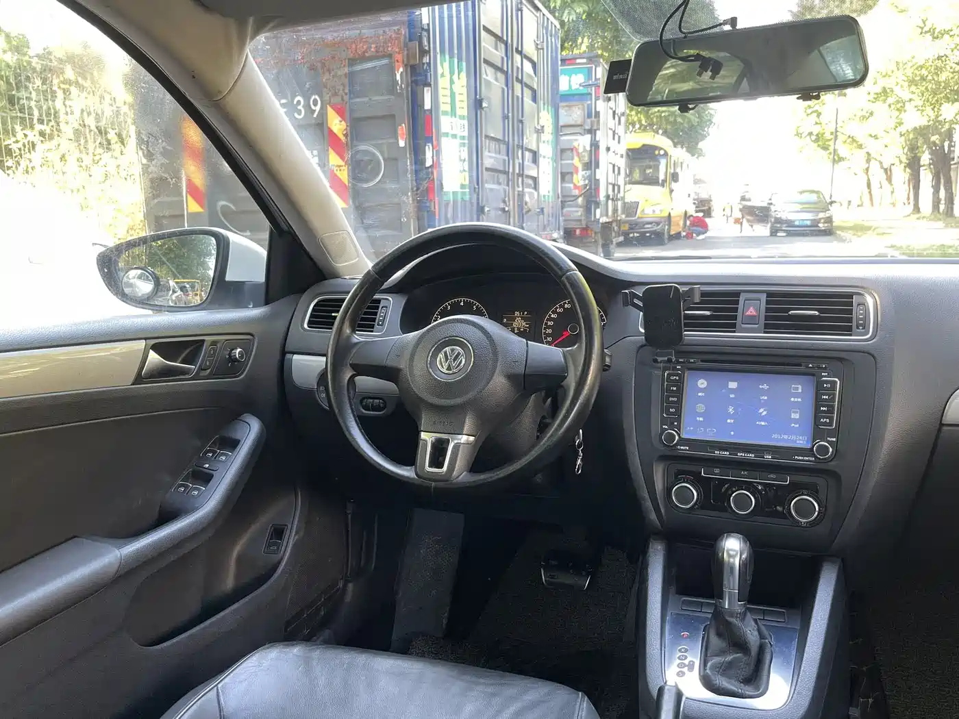 Volkswagen Sagitar 2014 Facelift 1.6L Automatic Comfort фото 12