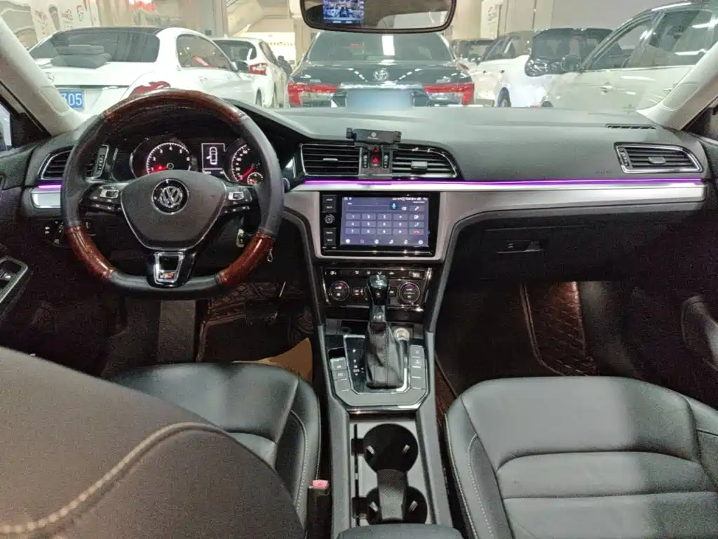 Volkswagen Lamando 2015 2015 330TSI DSG Comfort