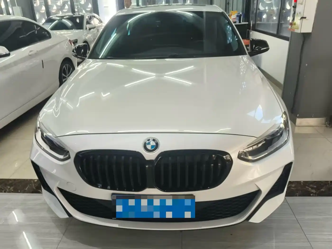 BMW 1 Series 2022 120i M Sport Shadow Edition фото 2