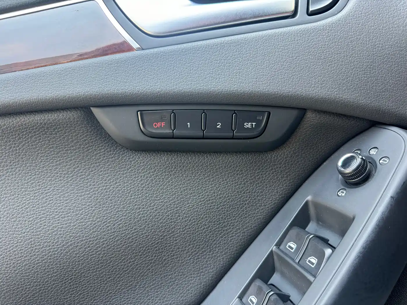 Audi A4L 2012 2.0 TFSI Automatic Technology фото 18