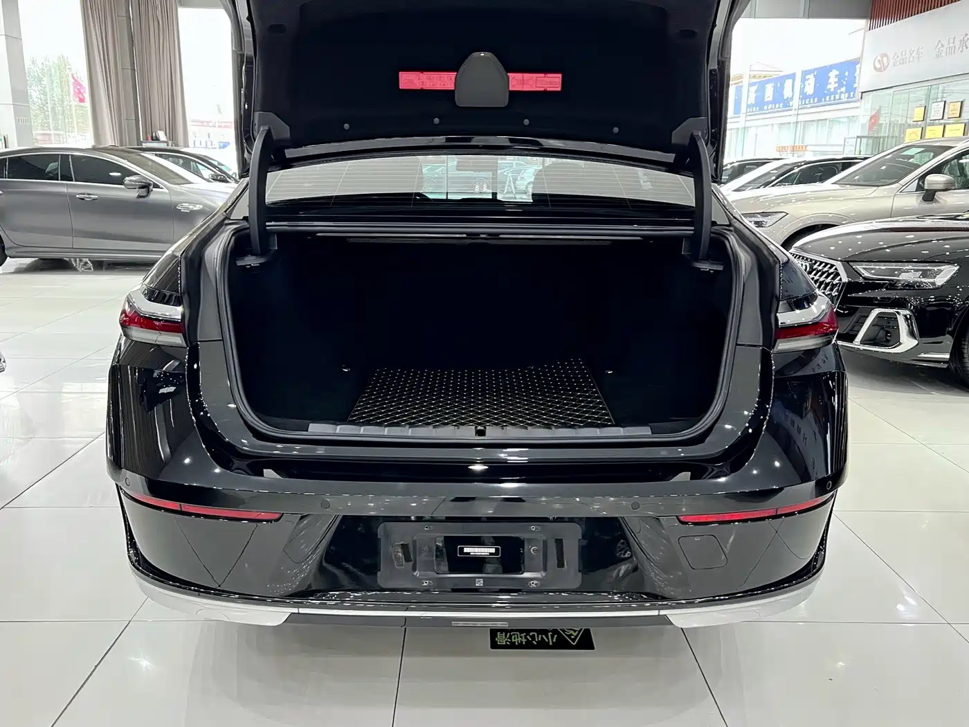 BMW 7 Series 2023 Model 735Li Luxury Package фото 24