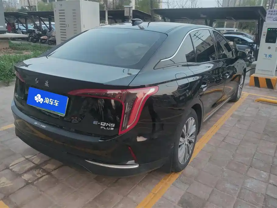 Hongqi HONGQI E QM5