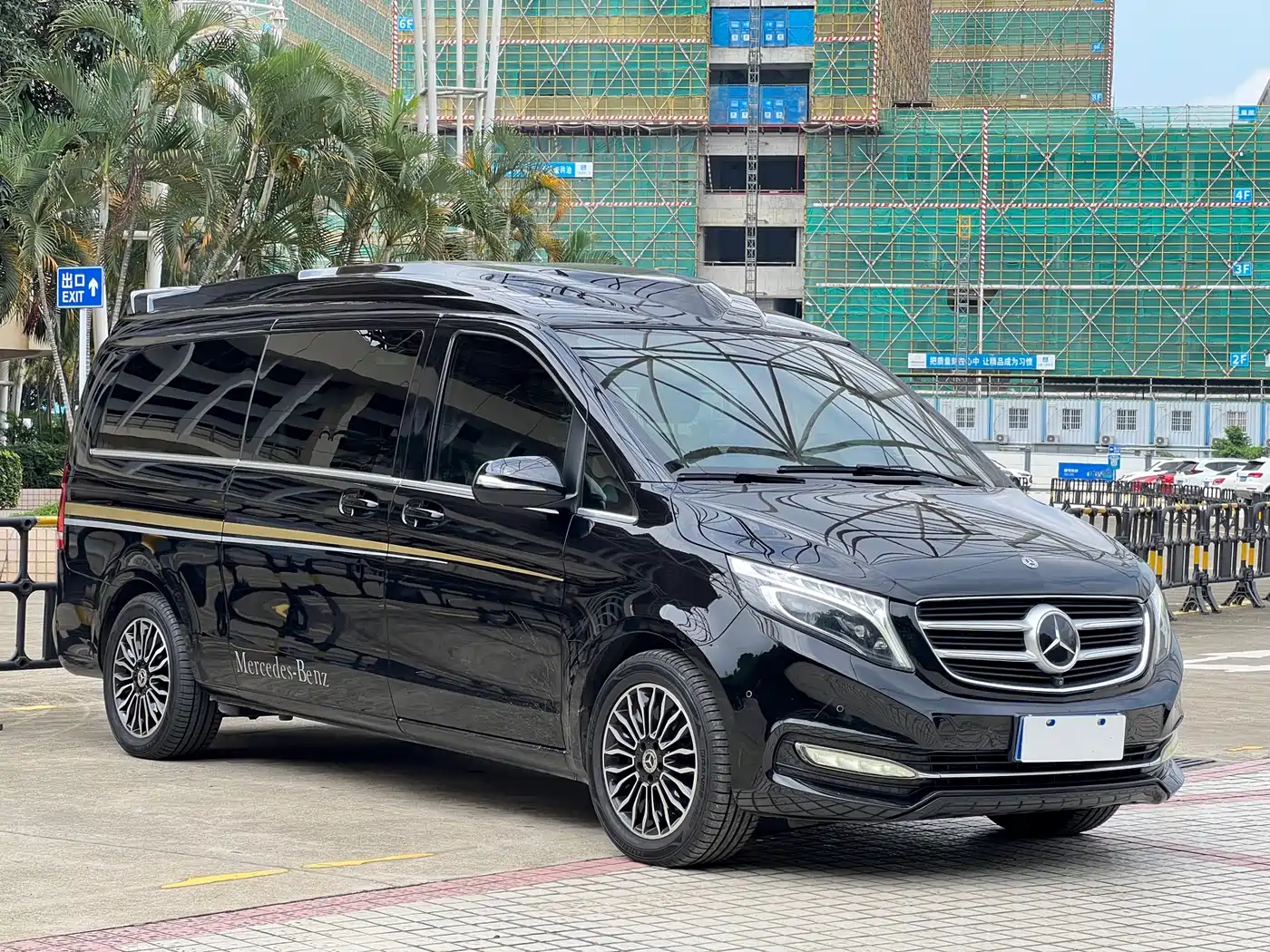 Mercedes-Benz V-Class 2018 V 260 L Premium Long Wheelbase Edition China VI фото 2