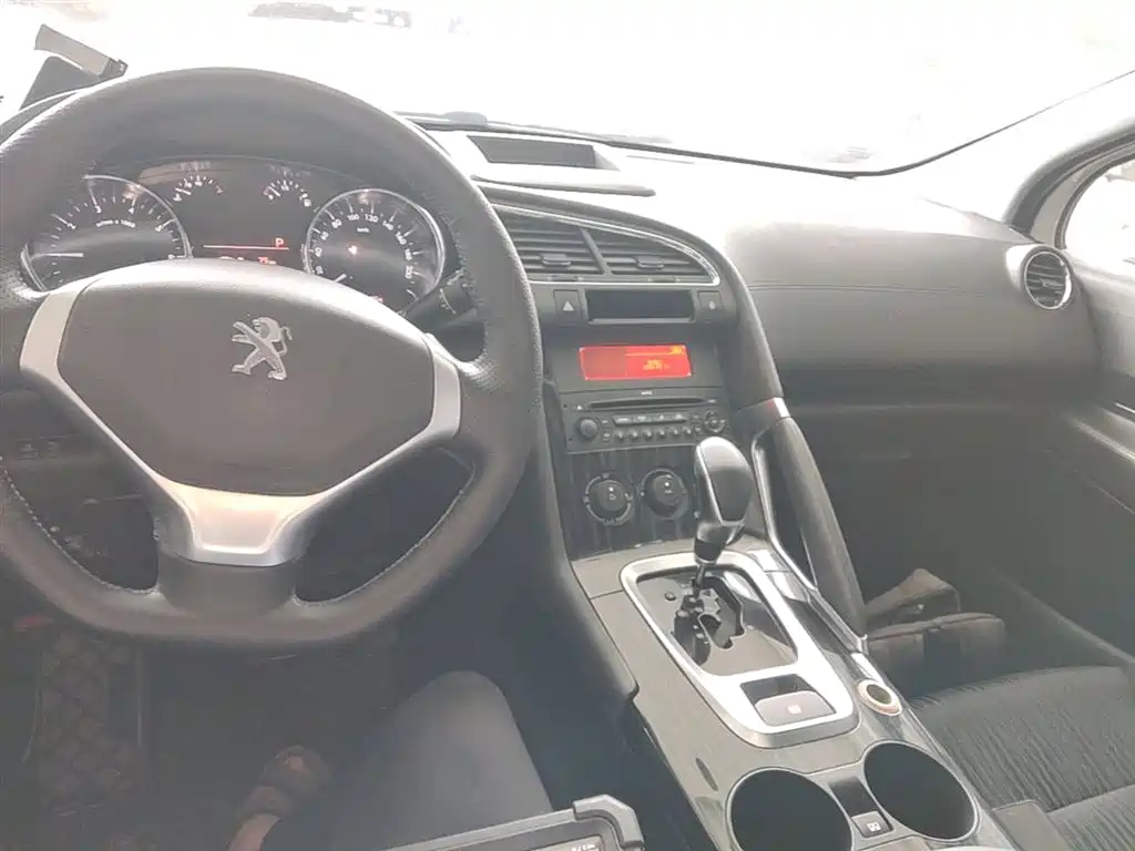 Peugeot 3008 2015 2.0L Automatic Classic Edition фото 10