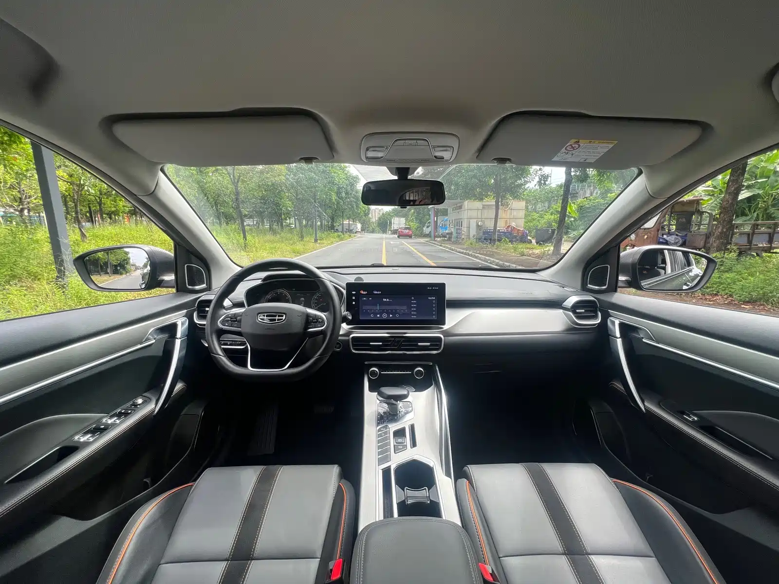 Фото 5 - Geely Coolray