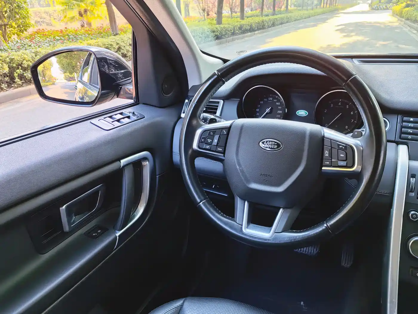 Land Rover Discovery Sport 2018 240PS SE Edition фото 7