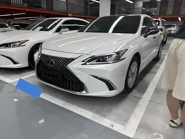 Lexus ES 2020